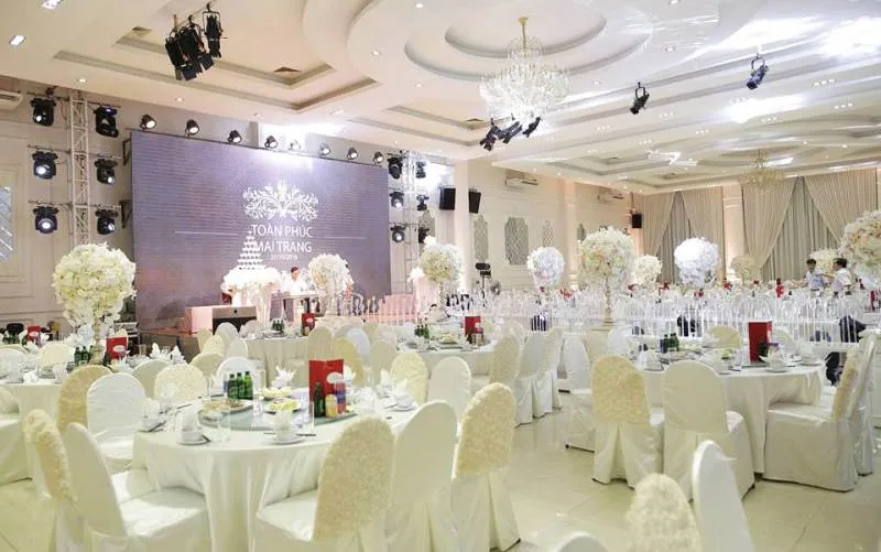 Vì sao chọn nhà hàng để tổ chức tiệc cưới là lựa chọn thông minh cho các cặp đôi?