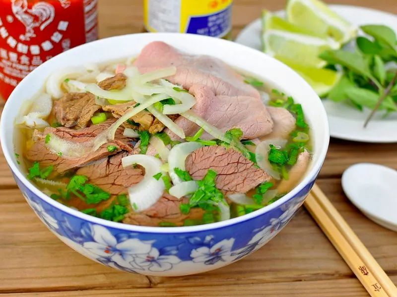 Điều gì làm nên sự đặc sắc của món ăn truyền thống Việt Nam?
