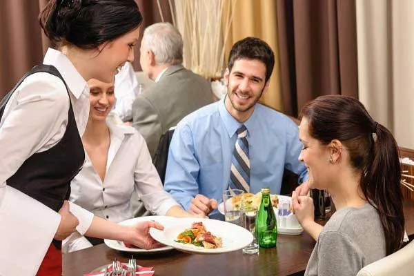 Sức hấp dẫn khó cưỡng của "nhà hàng phục vụ món Tây" và lý do chinh phục thực khách Việt