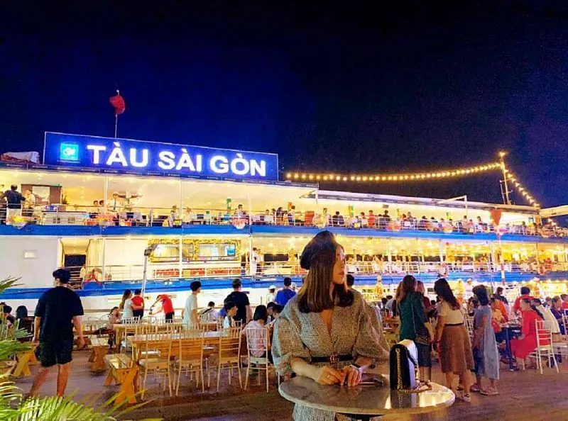 Làm thế nào để chọn và tận hưởng trọn vẹn tại "nhà hàng sang trọng tại TP.HCM"?